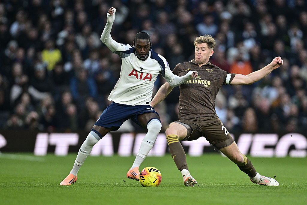 Bajnokságon belülről érkezhet védő a Tottenhamhez – sajtóhír