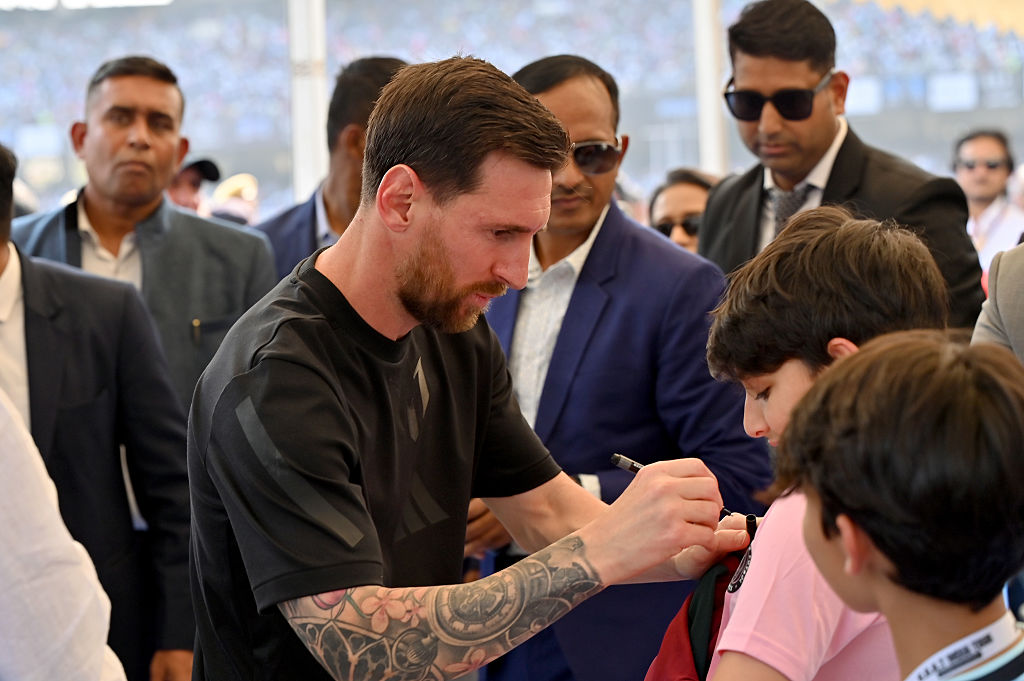 Botrány tört ki Lionel Messi indiai látogatásán – videóval
