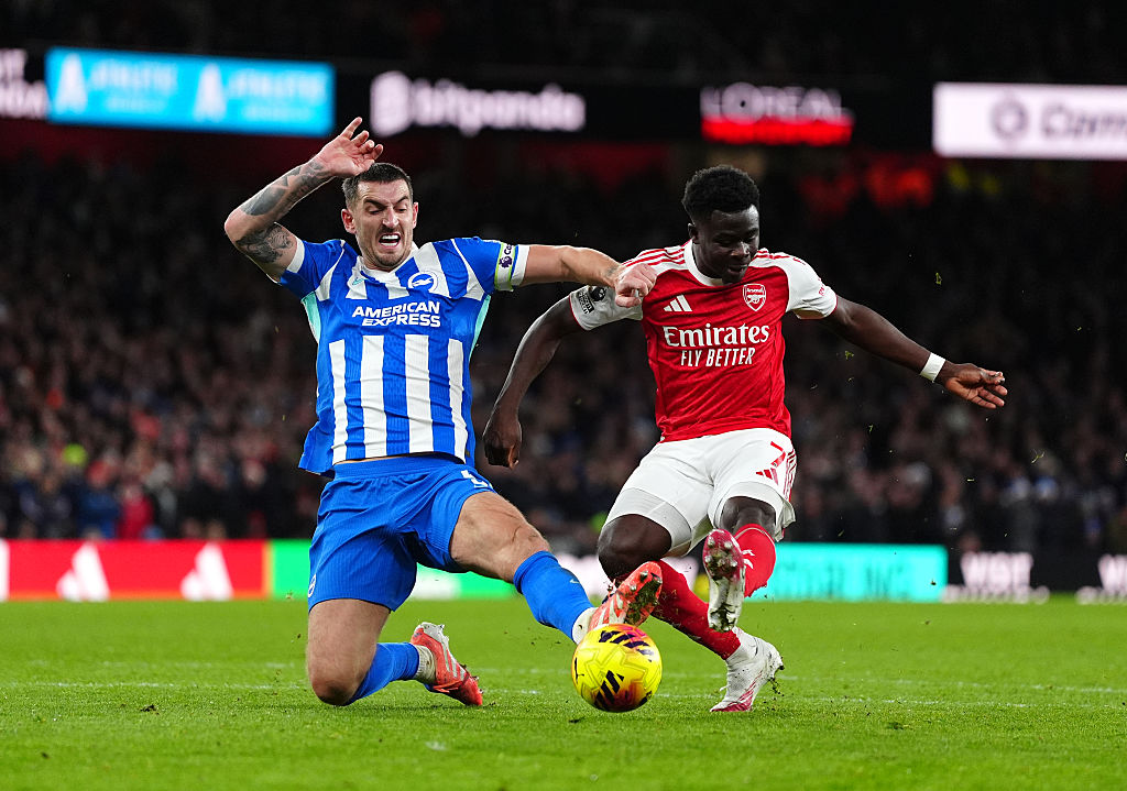 Hosszabbított veterán védőjével a Brighton