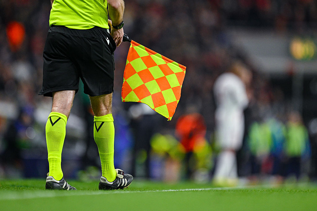 Drágul az időhúzás: Ötmásodperces szabályt vezet be az IFAB a bedobásoknál és kirúgásoknál