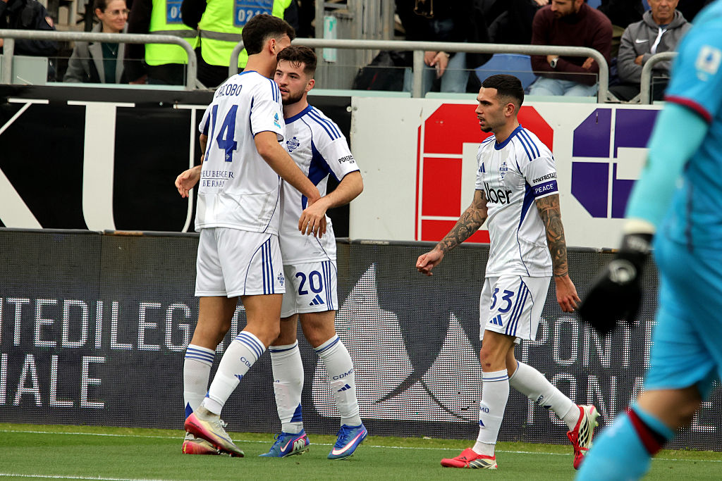 Serie A: a Cagliari otthonában nyert a Como és pontszámban befogta az AS Romát – videóval