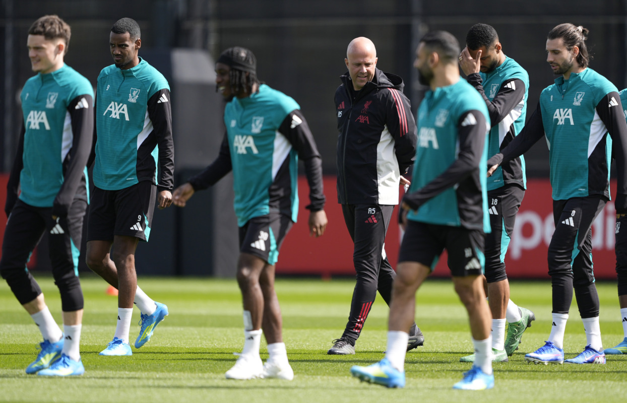 Arne Slot: „Ngomuha készen áll arra, hogy a PSG ellen is pályára lépjen!”